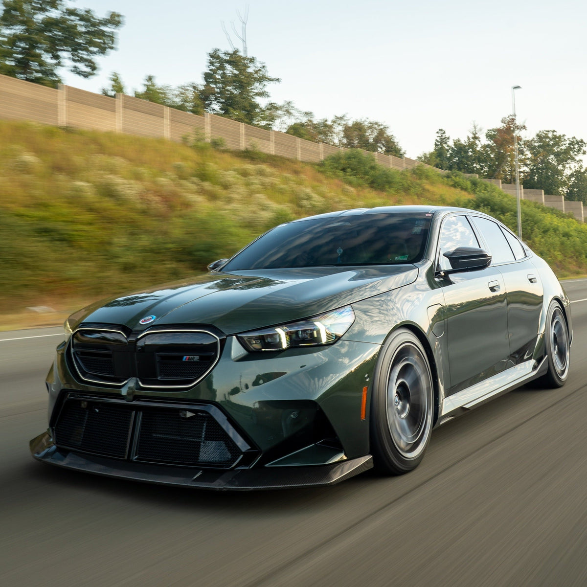G90/G99 M5 MP Style Dry Carbon Fiber Side Skirt