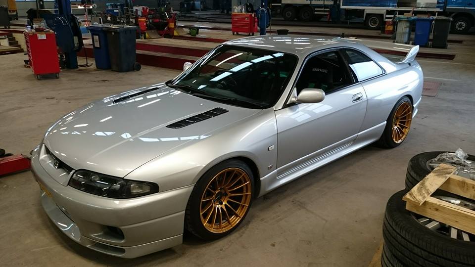 APR Carbon Fiber Universal Fitment Hood Vents